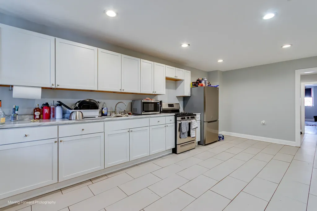 2711 East 93rd Street Chicago IL 60617