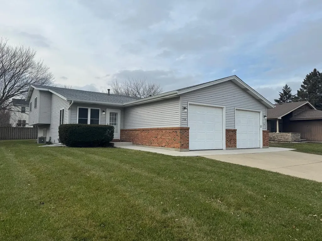 708 Michigan Ave Avenue South Elgin IL 60177