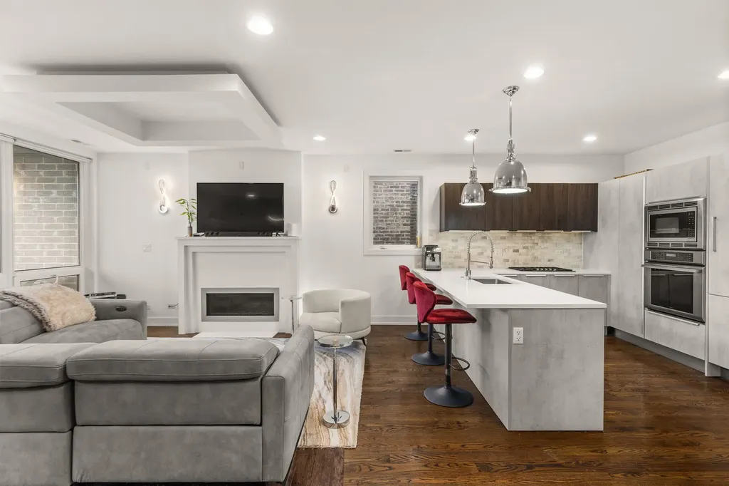 2210 West Chicago Avenue Chicago IL 60622