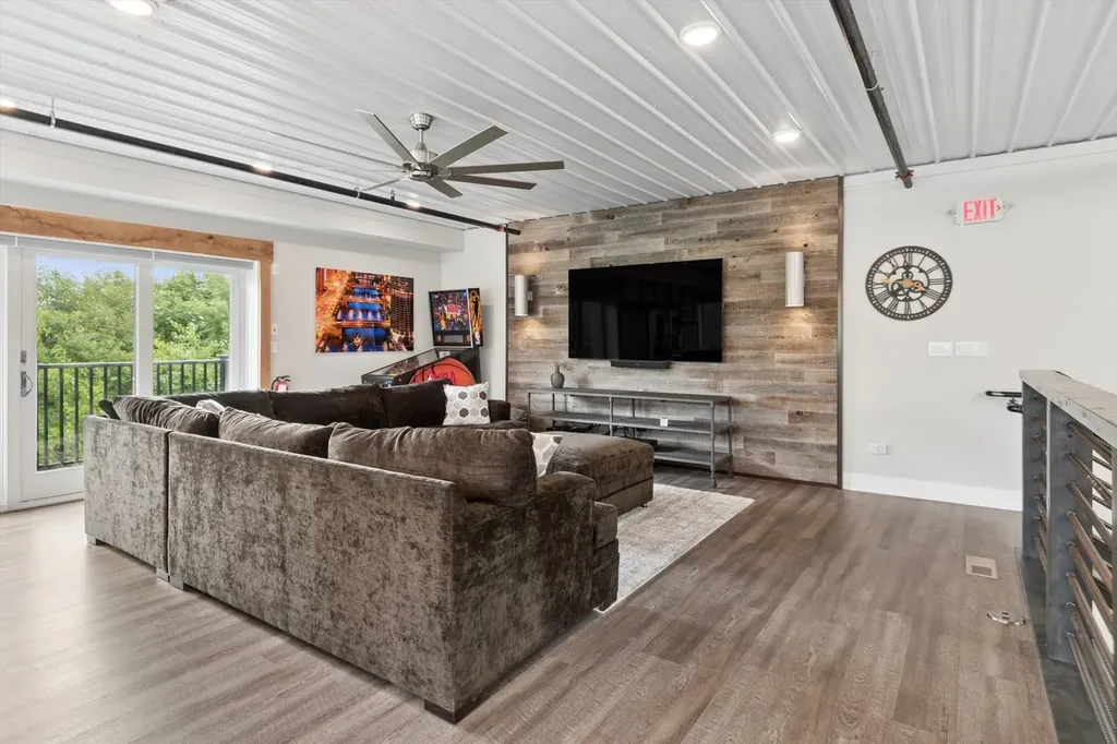 2252 Ferry Road Naperville IL 60563