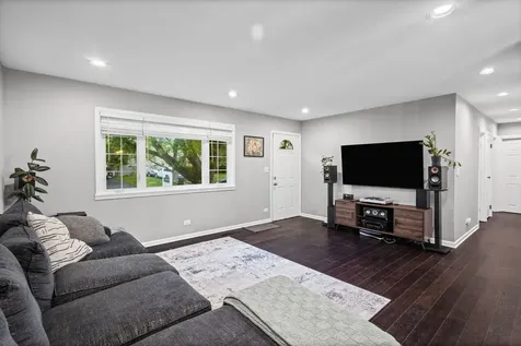 309 Willow Road Wauconda IL 60084