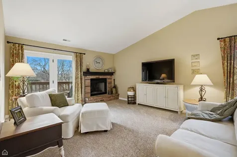 329 Everett Avenue Crystal Lake IL 60014