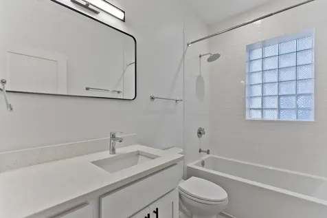2468 North Lincoln Avenue Chicago IL 60614