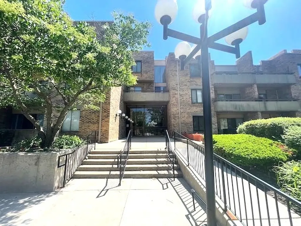 1912 Prairie Square Schaumburg IL 60173
