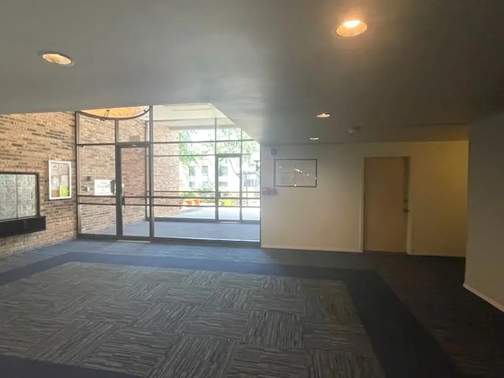 1912 Prairie Square Schaumburg IL 60173