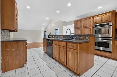 26 Bandecon Way Bloomington IL 61704