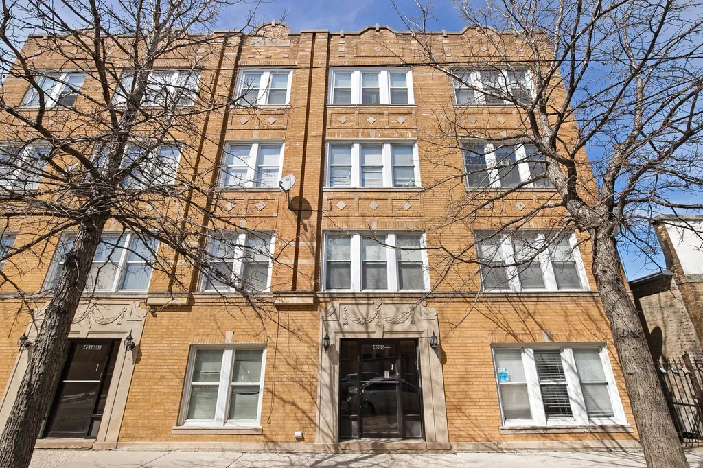 4006 West Nelson Street Chicago IL 60641