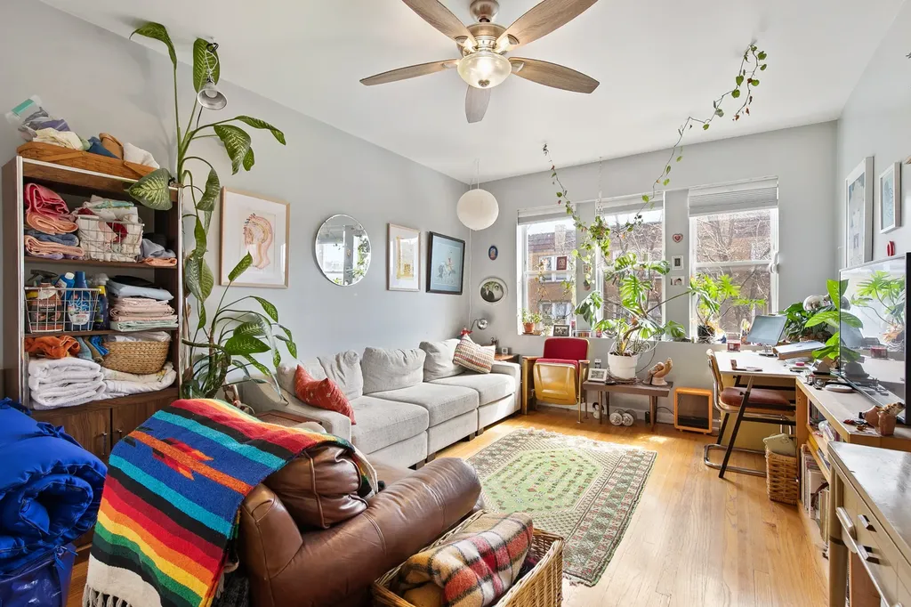 4006 West Nelson Street Chicago IL 60641