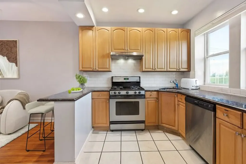 4006 West Nelson Street Chicago IL 60641