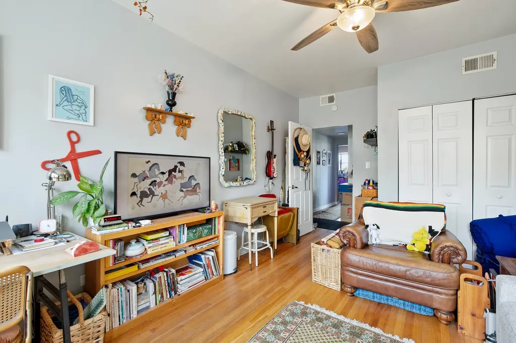 4006 West Nelson Street Chicago IL 60641