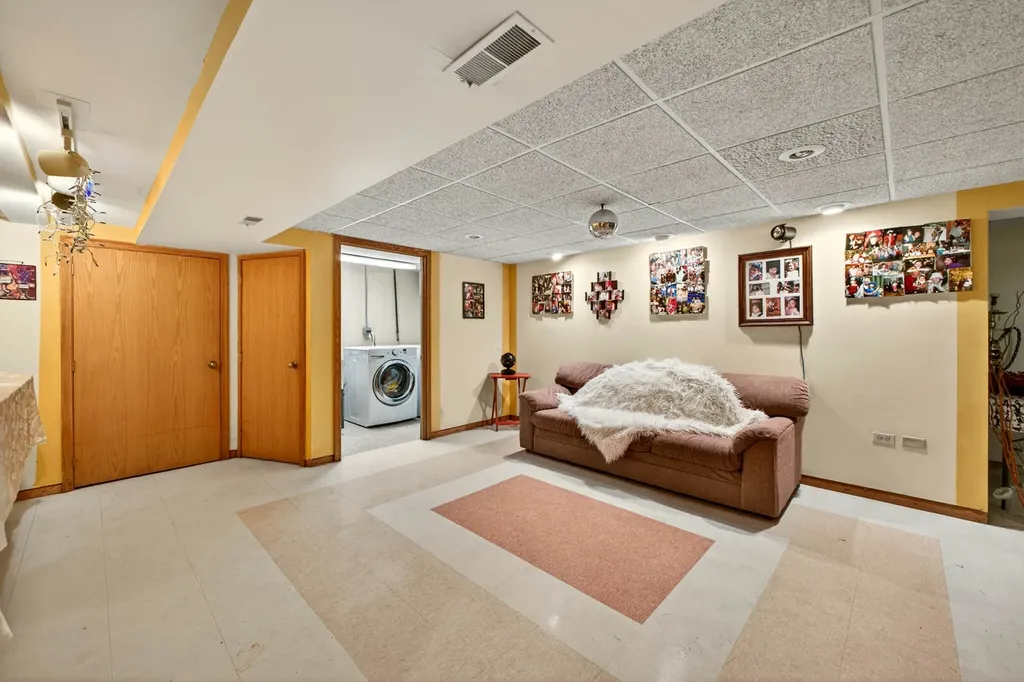 4609 Birchwood Avenue Skokie IL 60076
