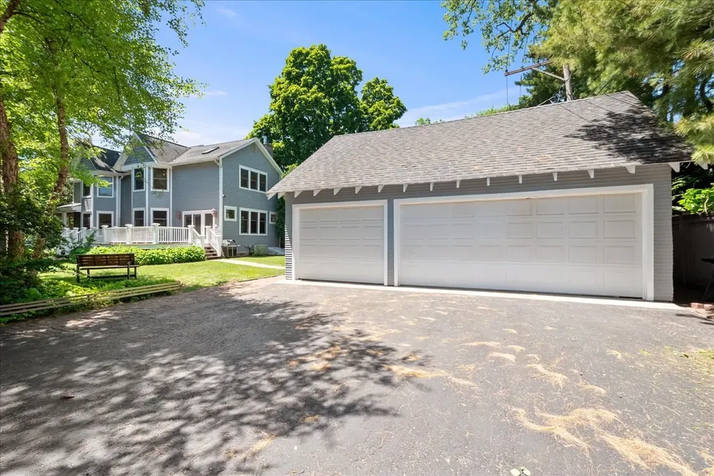 1804 Elmwood Avenue Wilmette IL 60091