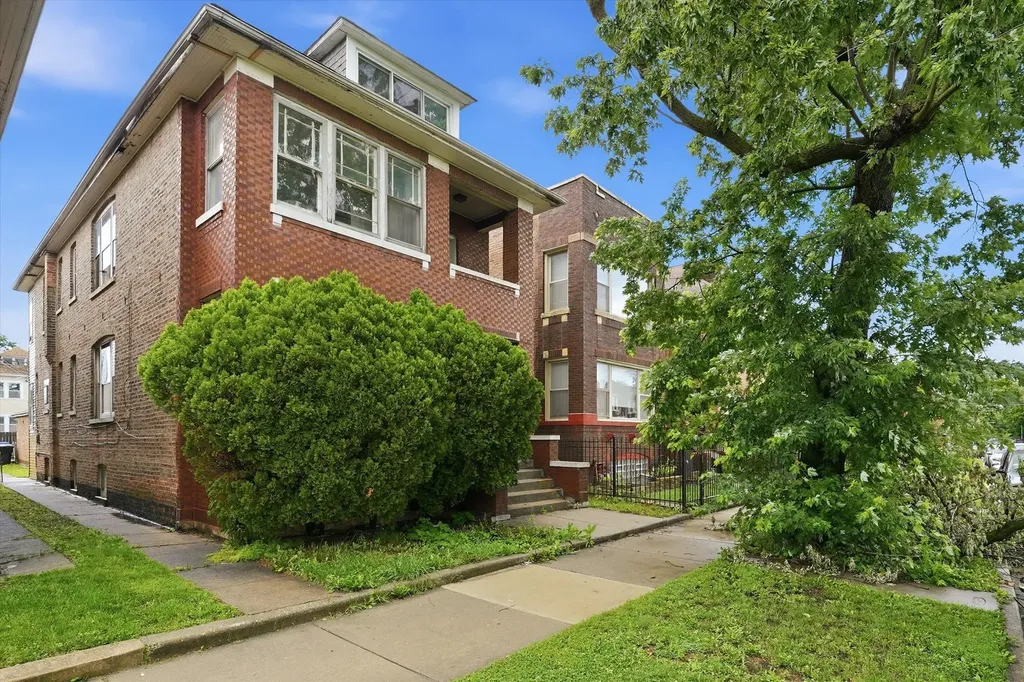 6734 South Maplewood Avenue Chicago IL 60629