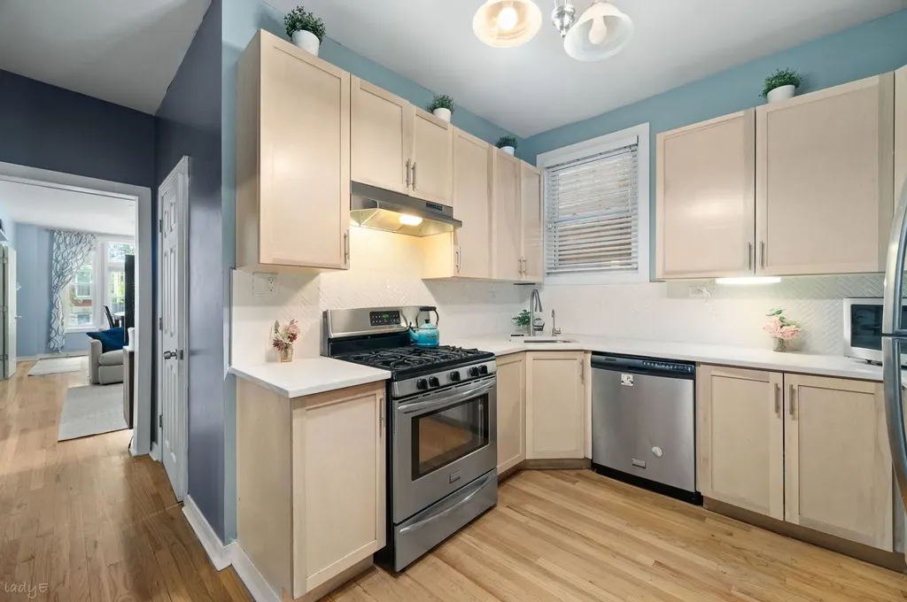 2621 West Haddon Street Chicago IL 60622