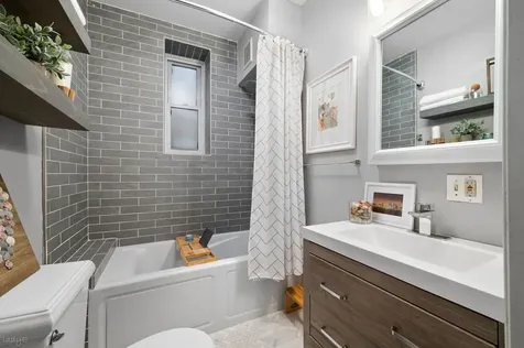 2621 West Haddon Street Chicago IL 60622