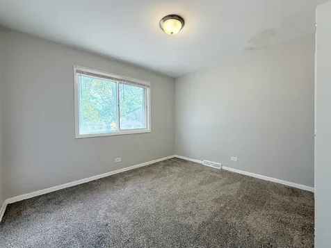 1122 West Iowa Street Glenwood IL 60425
