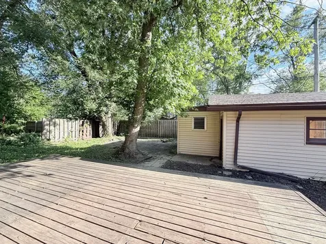 1122 West Iowa Street Glenwood IL 60425