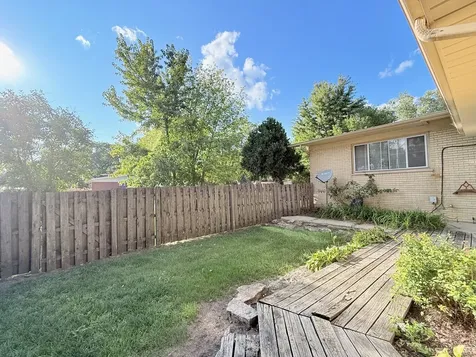 1122 West Iowa Street Glenwood IL 60425