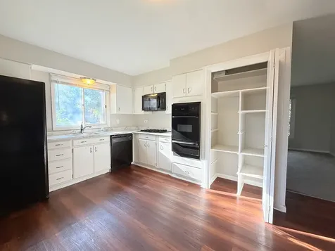 1122 West Iowa Street Glenwood IL 60425