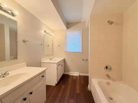 1122 West Iowa Street Glenwood IL 60425