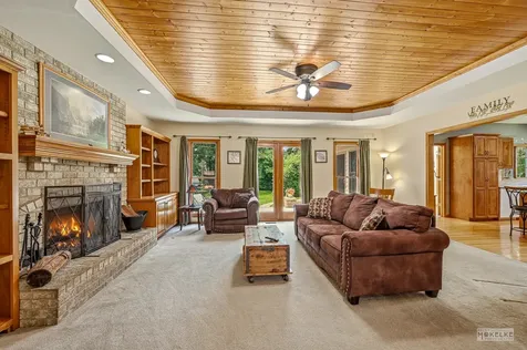 71 Long Grove Road Yorkville IL 60560