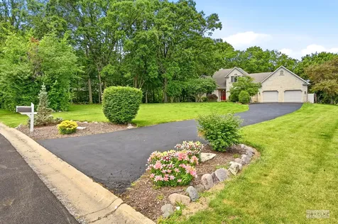 71 Long Grove Road Yorkville IL 60560