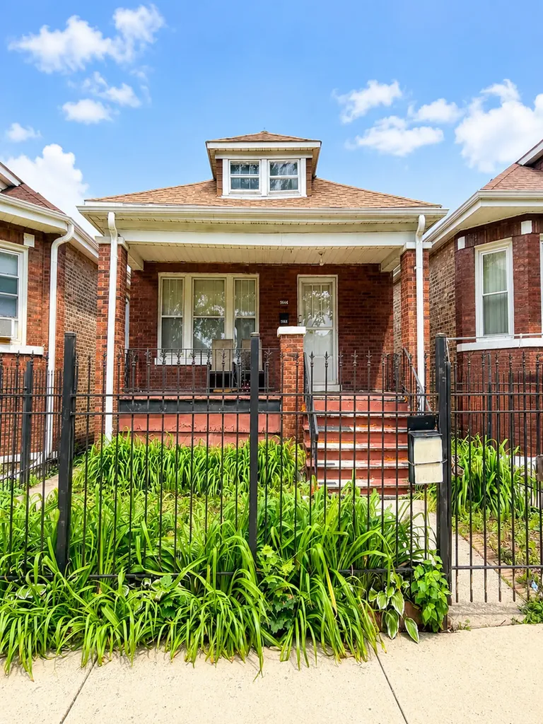 5648 South Sawyer Avenue Chicago IL 60629