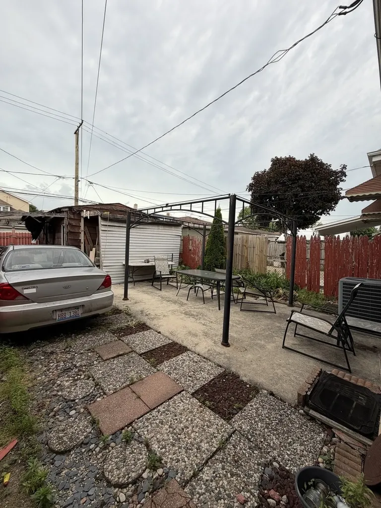 5648 South Sawyer Avenue Chicago IL 60629