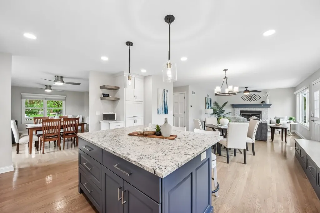 2214 Keim Drive Aurora IL 60503