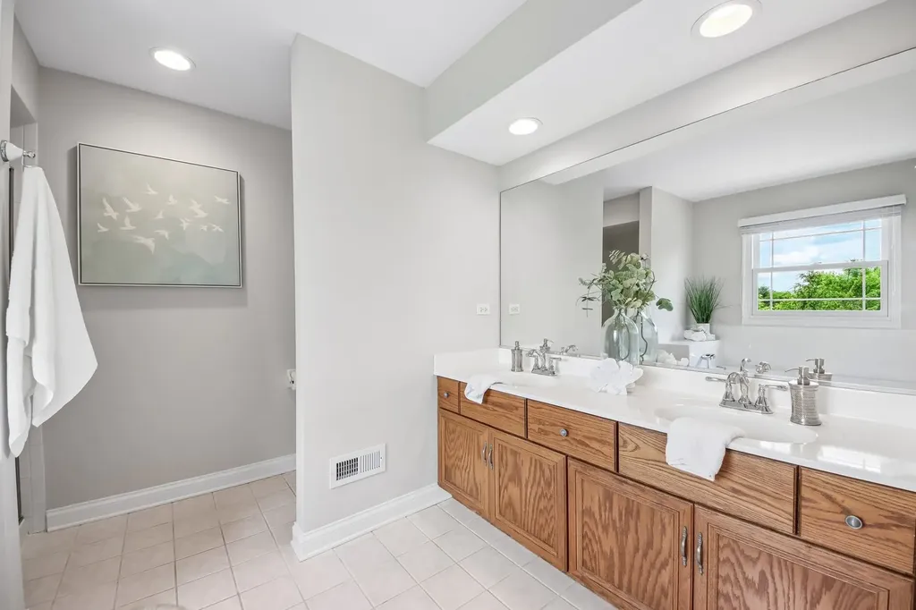 2214 Keim Drive Aurora IL 60503