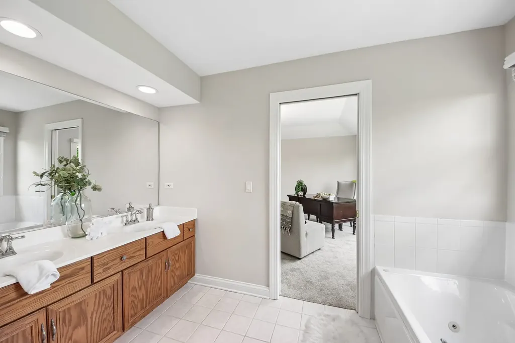 2214 Keim Drive Aurora IL 60503