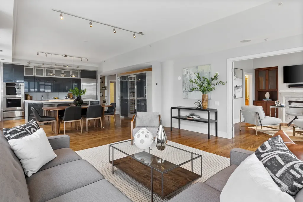 165 North Canal Street Chicago IL 60606