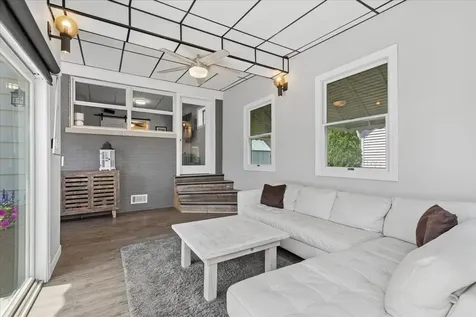 1483 Orchard Street Des Plaines IL 60018