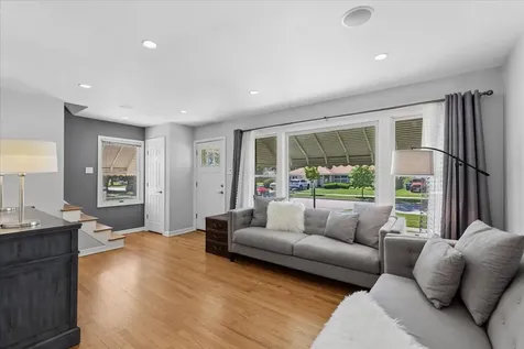 1483 Orchard Street Des Plaines IL 60018