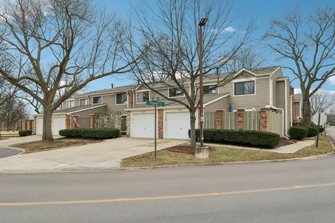 105 West Dover Drive Mount Prospect IL 60056