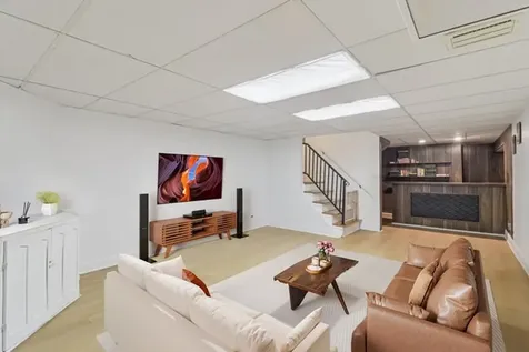 105 West Dover Drive Mount Prospect IL 60056