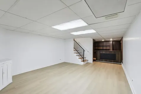 105 West Dover Drive Mount Prospect IL 60056