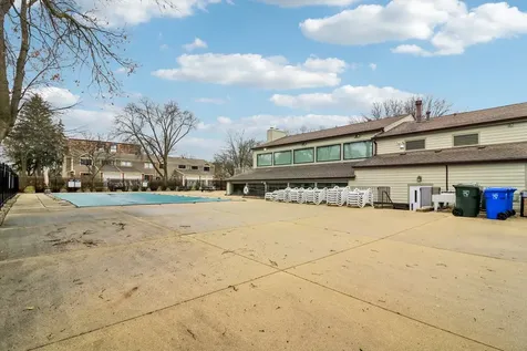 105 West Dover Drive Mount Prospect IL 60056