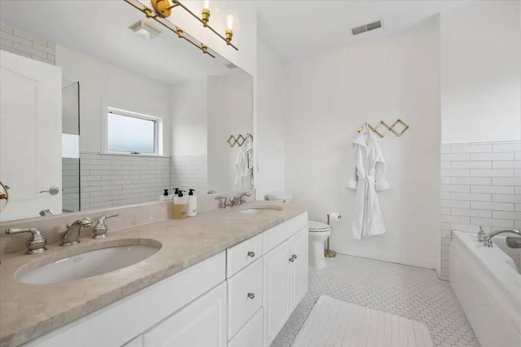 3011 North Ashland Avenue Chicago IL 60657