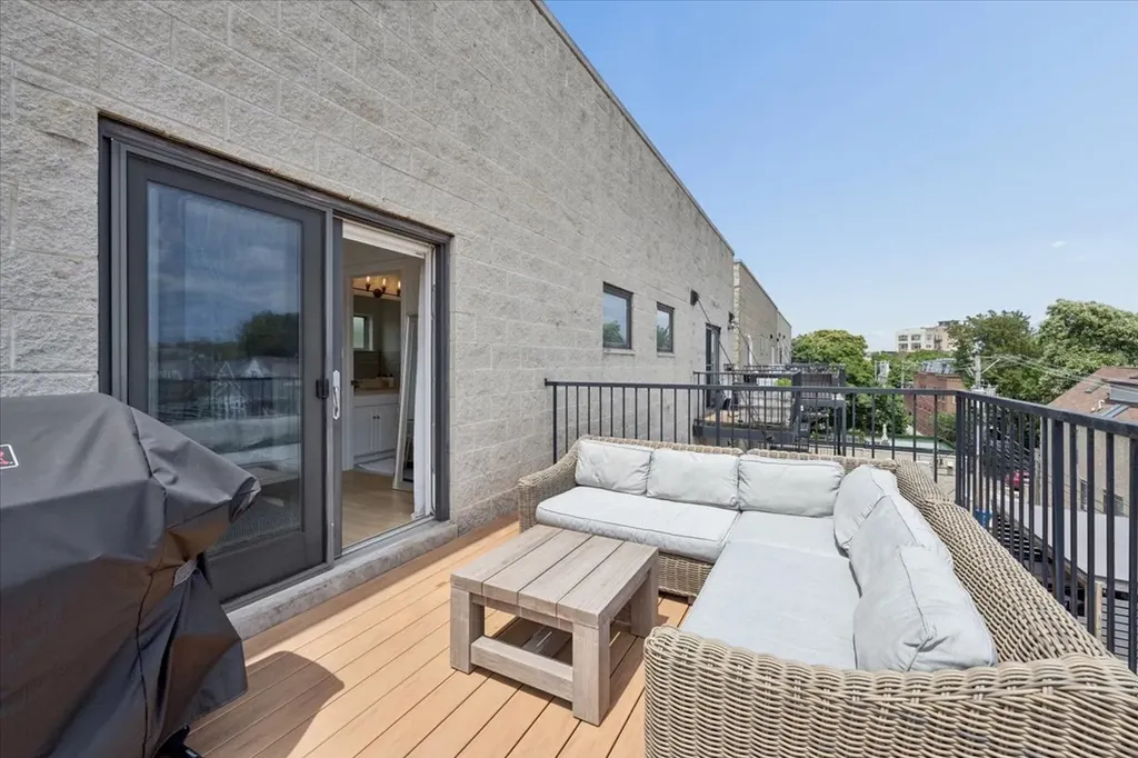 3011 North Ashland Avenue Chicago IL 60657