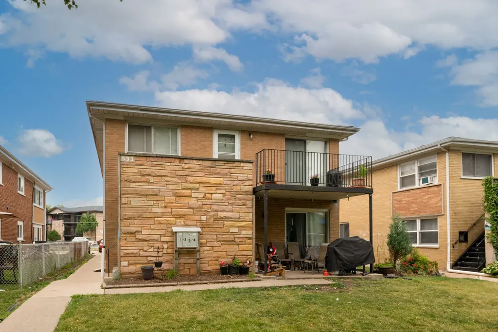 533 Green Oaks Court Addison IL 60101