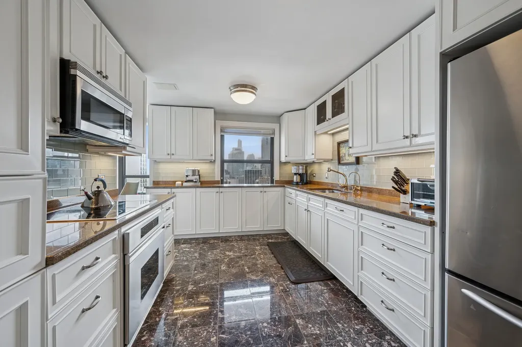 1313 North Ritchie Court Chicago IL 60610