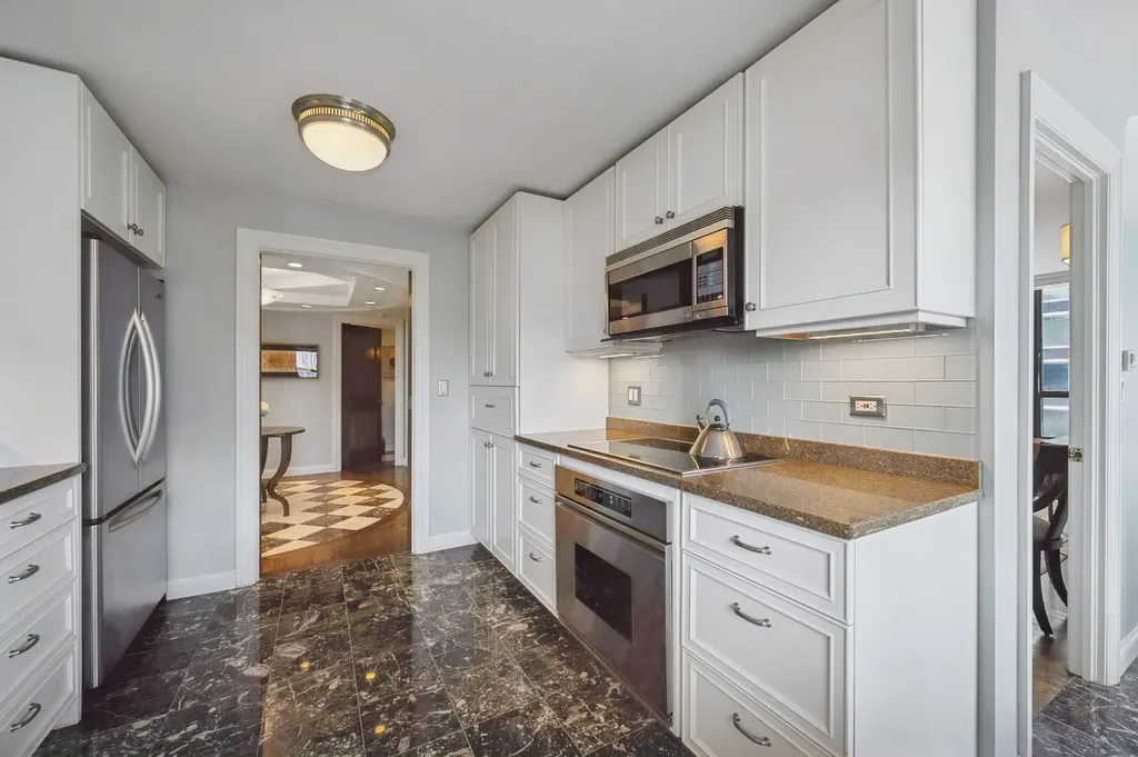 1313 North Ritchie Court Chicago IL 60610