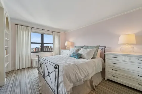1313 North Ritchie Court Chicago IL 60610