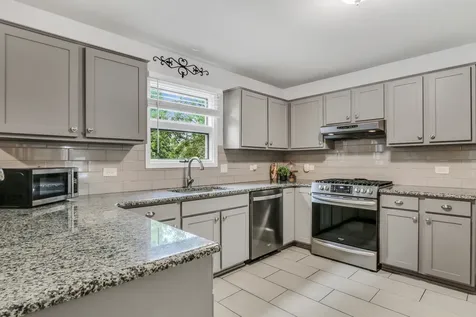 269 Concord Square Gurnee IL 60031