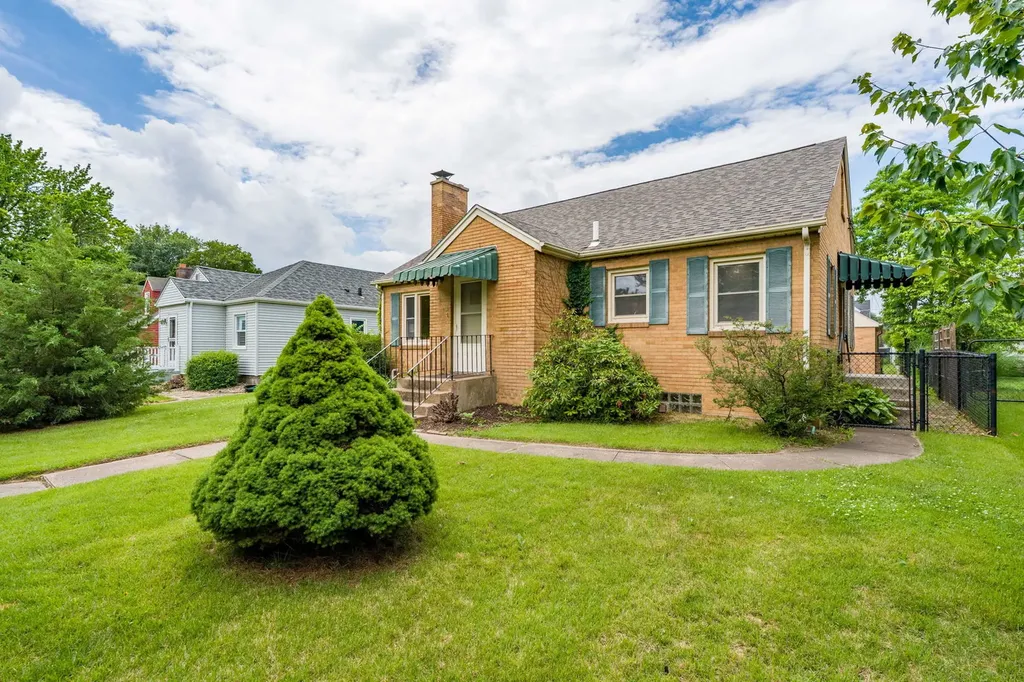 2627 9TH Street Moline IL 61265