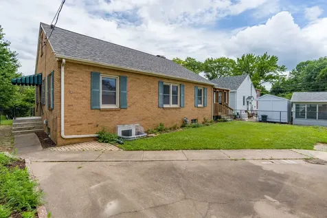 2627 9TH Street Moline IL 61265