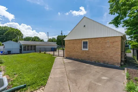 2627 9TH Street Moline IL 61265