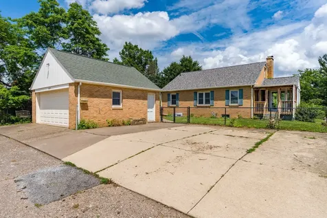 2627 9TH Street Moline IL 61265