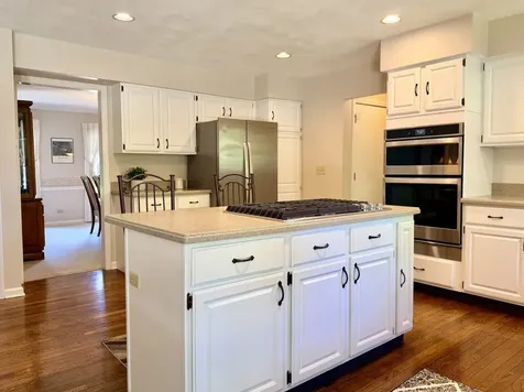 1137 Loyola Drive Libertyville IL 60048